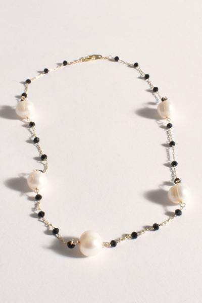 Hand Link Stone Pearl Necklace - Black Necklace