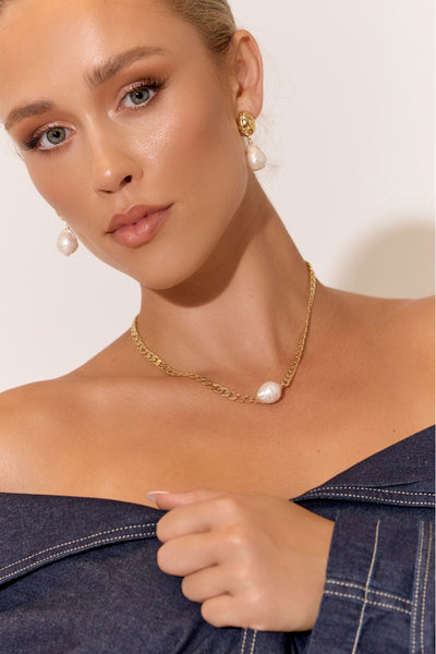 Pearl Centre Flat Short Chain Necklace - Gold
