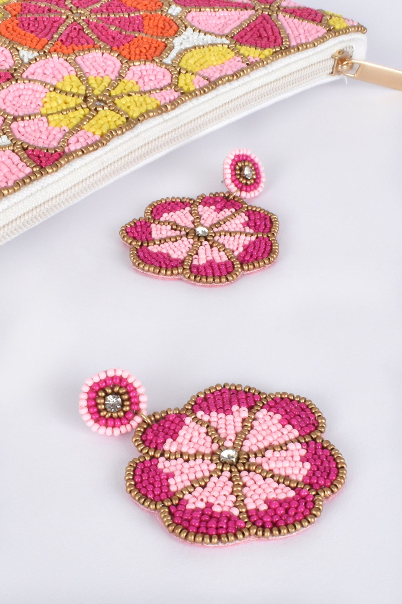 Beaded Daisy Flower Earrings - Pink