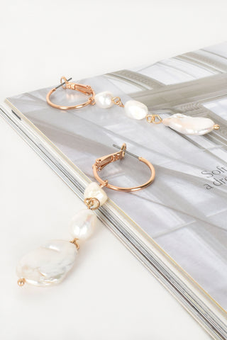 Hand Link Pearls Mini Hoops - Gold