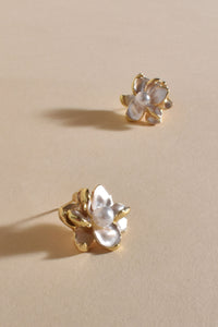 Blooming Pearl Stud Earrings - Gold