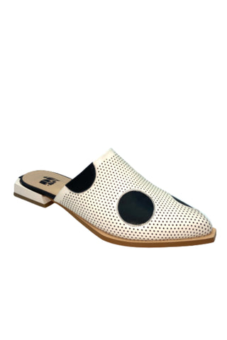 Saylor Flat - Beige and Black