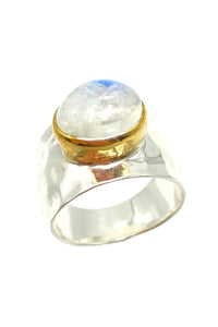 Rainbow Moonstone Hammered Ring - Silver 925